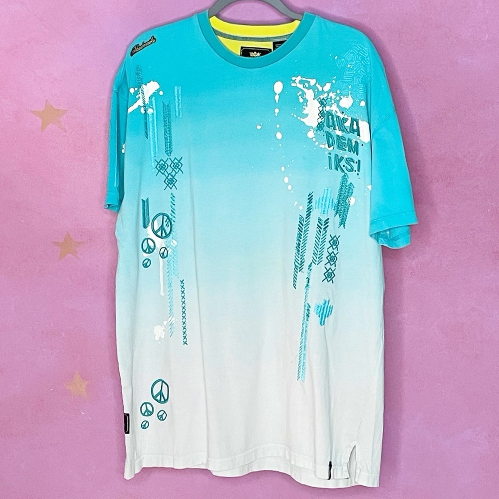 Akademiks Tie Dye Peace Embroidered Tee Shirt Men’s Size XL Vintage Y2K
